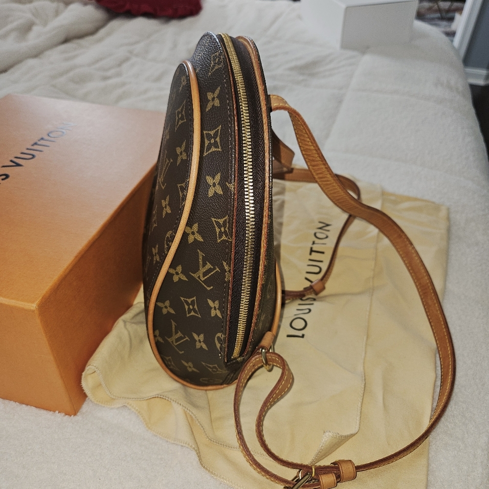 Louis Vuitton Ellipse Black and Brown Monogram Backpack. - Picture 4 of 7